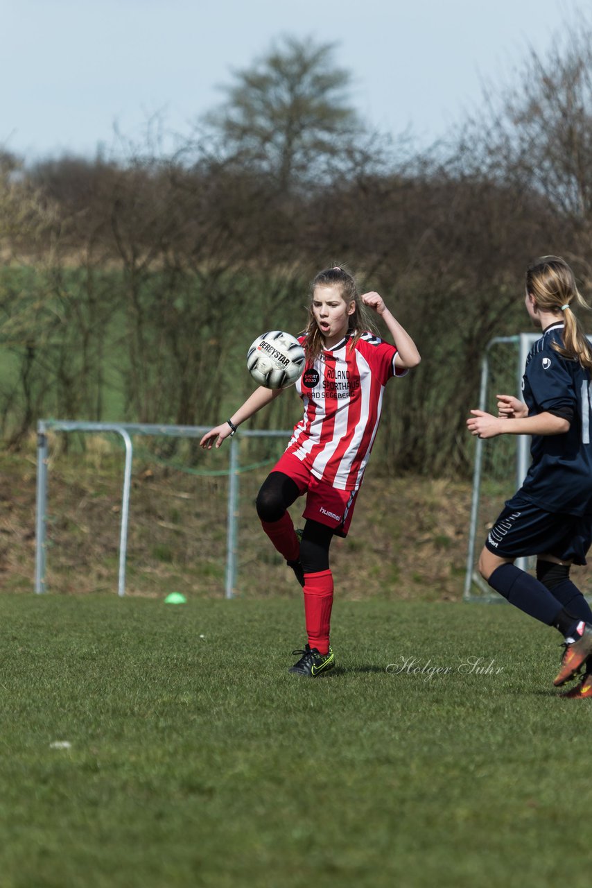 Bild 65 - C-Juniorinnen TSV Zarpen - TuS Tensfeld : Ergebnis: 2:1